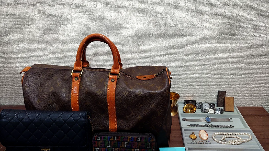 ルイヴィトンのボストンバッグとシャネルのバッグ
